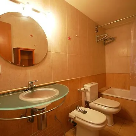 Lets Holidays Abraham Apartment *